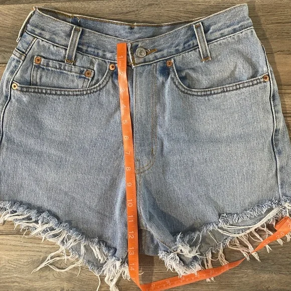 Levi's vintage 505 Blue Jean Shorts with Frayed Hem - Picture 10 of 10